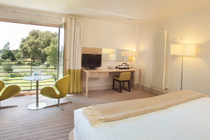 One Night Bed and Breakfast with Dinner for Two at The Lifehouse Spa & Hotel - Img 4