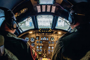 Fly the World's Only Vulcan Bomber Flight Simulator - 60 minutes - Img 4