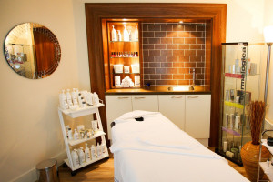 One Night Pamper Break with Treatment and Dinner for Two at the Crowne Plaza Reading East - Img 4