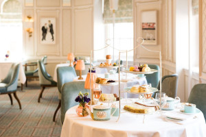 Visit to Buckingham Palace with Champagne Afternoon Tea at Fortnum & Mason for Two - Img 3