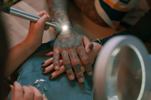 Permanent Welded Friendship Bracelets Experience for Two with Coastal Silver - Img 4