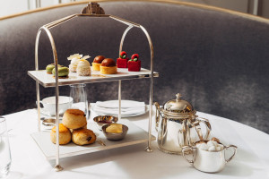 Visit to Buckingham Palace and Afternoon Tea at Harrods for Two - Img 3