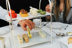 Visit to Buckingham Palace and Afternoon Tea at Harrods for Two - Img 4