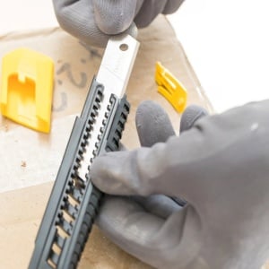 Stanley 0-10-151, Cutter cu blocare prin glisare, dispozitiv de rupere a lamei, 160mm + o lama segmentata 18mm - Img 5