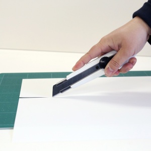 CUTTER/CUTIT UTILITAR MEDIU CU LAMA DE 18MM - Black & White NT CUTTER - Img 3