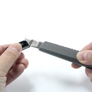 Set Cutter / cutit utilitar metalic mic NT Cutter - 9mm + 10 lame de schimb - Img 3