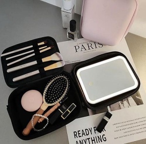 Geanta cosmetice roz cu oglinda LED reincarcabila, organizator machiaj, soft touch - Img 3