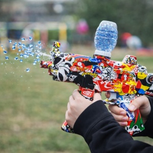 Pistol jucarie electric tip carabina, design colorat graffiti, efecte vizuale, model modern - Img 3