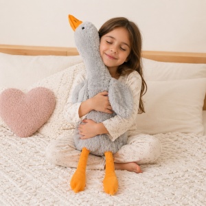 Jucărie de pluș gâscă gri 70 cm – pernă moale decorativă, pluș pufos și confortabil - Img 2