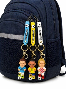 Set 12 brelocuri fotbalisti cu figurine si curea colorata - Img 3