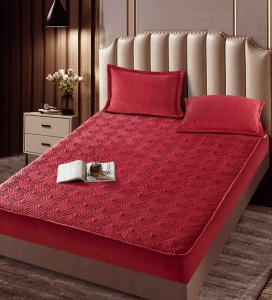 Husa tip topper din catifea + 2 fete de perna, L-CCL-7, 180x200 cm, Rosu