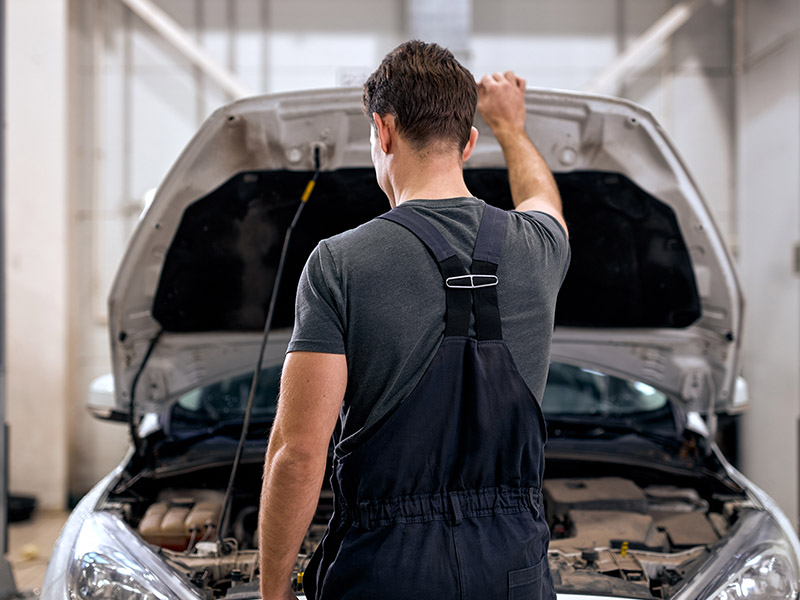 Reparații auto pe care le poți face singur acasă