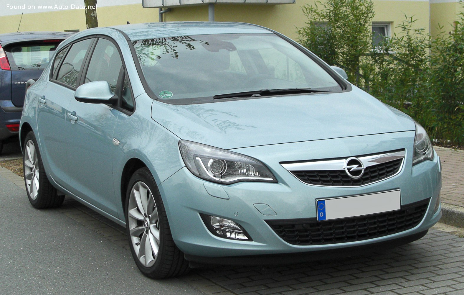 Bară Față Opel Astra J — Ghid Complet 2026: Versiuni, Prețuri și Montaj