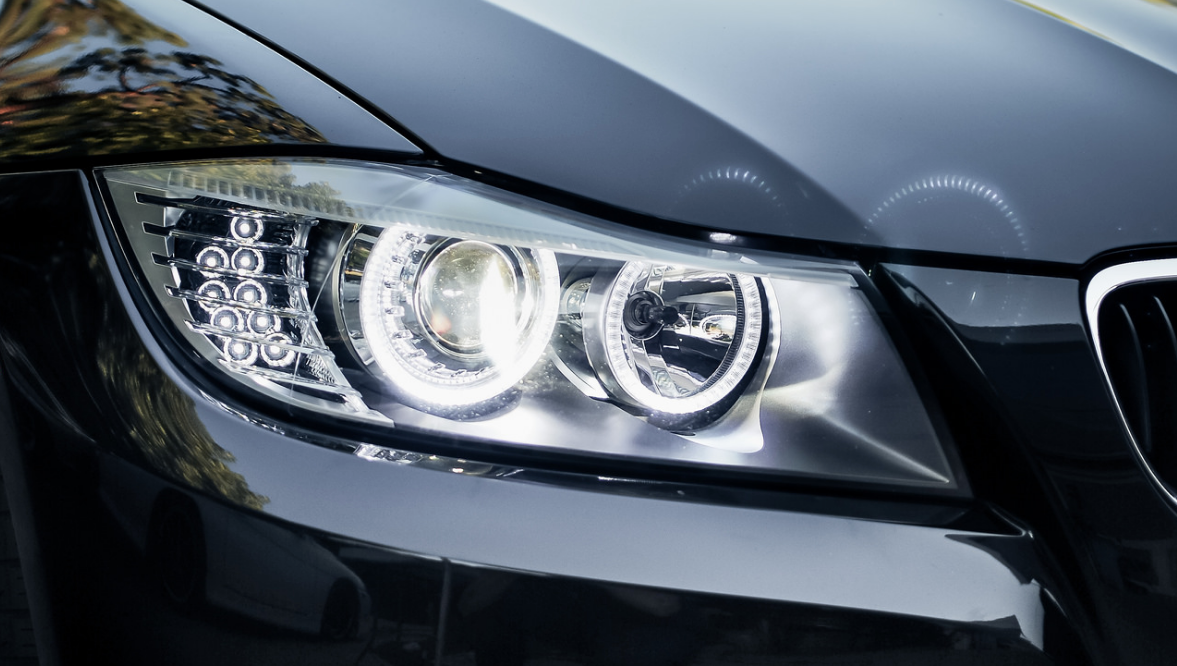 Cum se înlocuiesc farurile auto – Ghid pas cu pas + sfaturi ITP