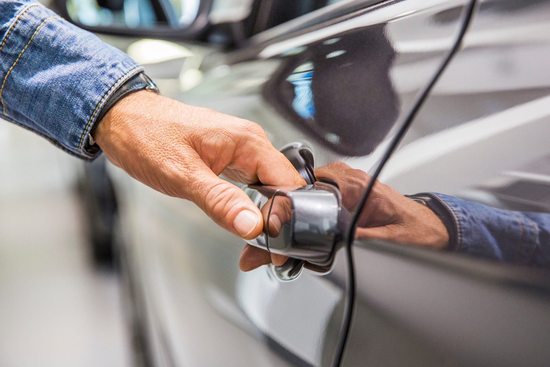 Mânere uși auto – ghid complet: tipuri, componente, defecte frecvente și cum alegi piesa corectă