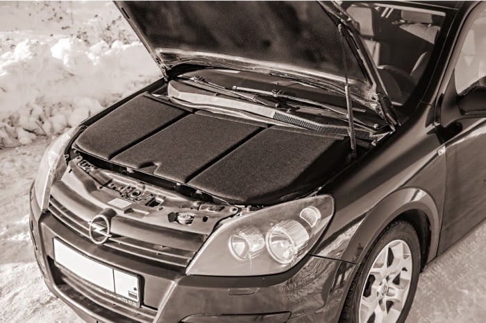 Capotă motor auto – ghid complet: tipuri, materiale, defecte frecvente și tot ce trebuie să știi înainte de înlocuire