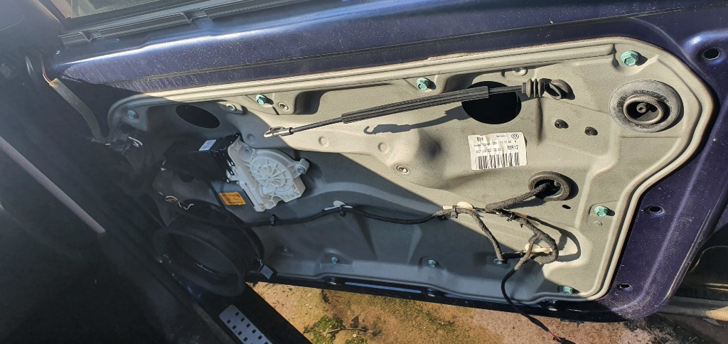 Macara Geam Auto – Ghid Complet: Tipuri, Cum Funcționează și Ce Se Strică Cel Mai Des