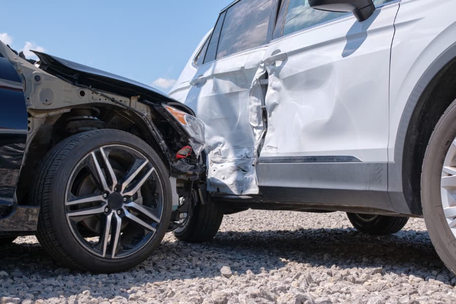 Aripa, capota și grila radiator: înlocuire după accident, ghid practic | AutoEqt