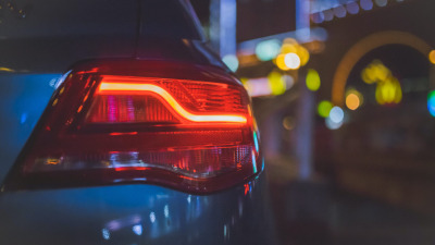 Iluminat auto corect: faruri, stopuri, semnalizări