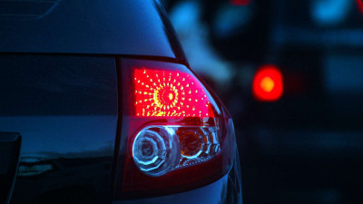 Cele mai bune branduri de stopuri auto în 2026 – VALEO, TYC, HELLA, DEPO și altele analizate