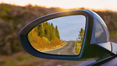 Sticlă oglindă auto vs oglindă completă – când înlocuiești fiecare și ce costă în 2026
