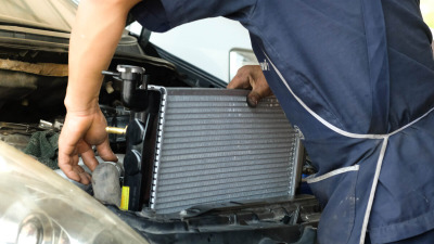 Radiatorul Auto Defect – 7 Semne pe Care Nu le Ignora (și Ce Faci Când le Vezi)