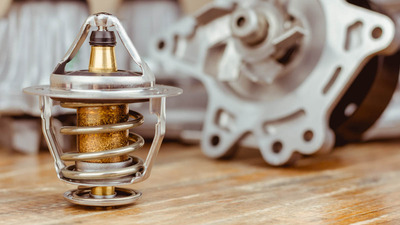 Termostatul Auto Defect – Cum Îl Diagnostichezi Singur în 5 Minute (și Când Este Urgență)