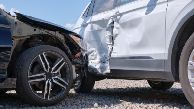 Aripa, capota și grila radiator: înlocuire după accident, ghid practic | AutoEqt