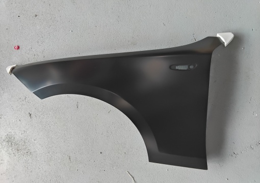 Aripa Stanga (cu locas semnalizator) potrivit BMW 1 (E81), 1 (E82), 1 (E87), 1 (E88) 11.03- Resigilat