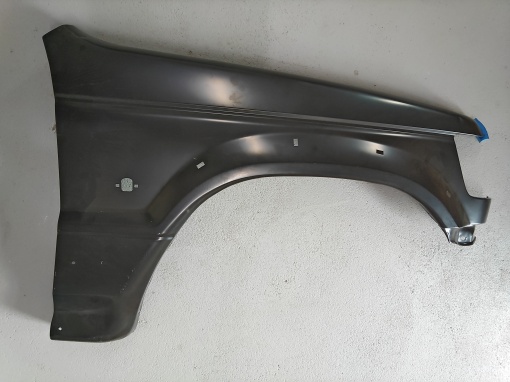 Aripa Stanga (cu gaura pentru indicator) potrivit MITSUBISHI PAJERO II 01.97-04.00 Resigilat