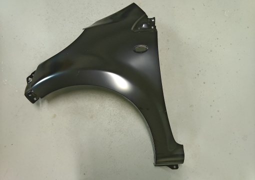 Aripa Stanga (cu locas semnalizator, galvanizat, certificat CZ) potrivit CITROEN C1; PEUGEOT 107 06.05-05.12 Resigilat