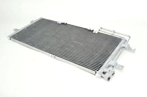 Condensator climatizare potrivit Volkswagen Transporter T4 (96-03): 2.5 TDI DM + / - 2.5 TDI DM / A + / - 2,8 şi VR6 M / A + / - 2.0 si M / A + / - 2.5 TDi DA + / - 2.5 şi M / A + / - 2.8 V6 şi A + / - 2,4 DDM / A