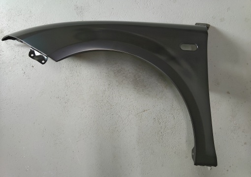 Aripa fata Stanga cu orificii potrivit SEAT LEON 05.05-09.12 Resigilat
