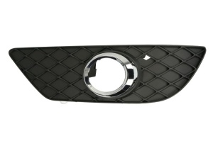 Grila ventilatie bara fata dreapta potrivit MERCEDES C-KLASA W204 2011-2013 - (cu rama, cu orificii lampa ceata, negru-mat/crom)