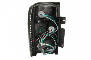 Stop tripla lampa spate dreapta potrivit MITSUBISHI PAJERO OFF-ROAD 1990-2000 - (Semnalizator portocaliu, culoare sticla: rosu) - Img 2