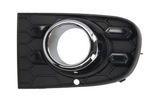 Capac bara fata Stanga cu cadru, cu locas lampa ceata, crom/negru potrivit ABARTH 500 / 595 / 695, 500C / 595C / 695C; FIAT 500 dupa 2016 dupa 2015