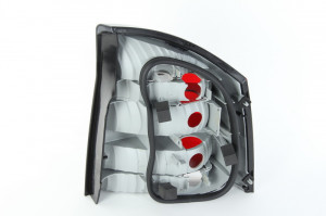 Stop tripla lampa spate stanga potrivit OPEL VECTRA HATCHBACK/LIMUZINA 2002-2008 - (Semnalizator fumuriu, culoare sticla fumuriu)