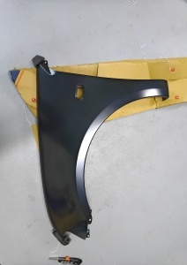 Aripa Stanga potrivit MITSUBISHI L200 / TRITON 2005-2015 Resigilat - (cu locas semnalizator)