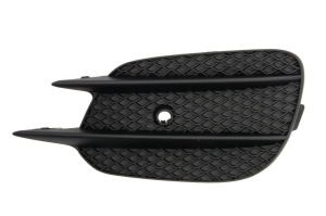 Grila radiator Dreapta Inferior potrivit MERCEDES E ALL-TERRAIN (S213), E T-MODEL (S213), E (W213) 2.0-4.0 dupa 2016 - (gauri pentru senzori de parcare, negru)