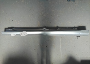 Prag lateral stanga potrivit VW GOLF 5 2003-2010 (5 usi)