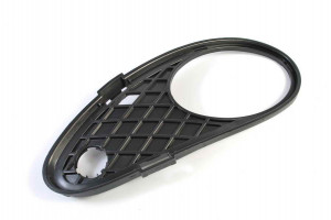 Grila bara Dreapta cu locas proiector potrivit MERCEDES C T-MODEL S203, C W203 2000-2007