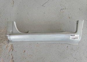 Prag auto Fata Dreapta potrivit IVECO DAILY III, DAILY IV, DAILY V; RVI MASCOTT; NISSAN INTERSTAR; OPEL MOVANO A; RENAULT MASCOTT, MASTER II, MASTER PRO 1998-2014 - (scazut)