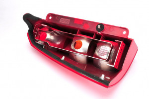 Stop tripla lampa spate dreapta (Semnalizator portocaliu, culoare sticla: rosu) FORD FOCUS COMBI 1998-2004 - Img 3