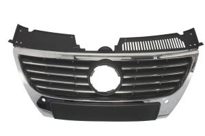 Grila radiator potrivit VW PASSAT B6 1.4-3.6 2005-2011 pana in 2010 - (cu orificii ale senzorului de parcare; emblema mare; garnituri cromate, crom/negru)