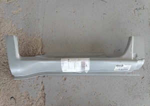 Prag auto Fata Stanga potrivit IVECO DAILY III, DAILY IV, DAILY V; RVI MASCOTT; NISSAN INTERSTAR; OPEL MOVANO A; RENAULT MASCOTT, MASTER II, MASTER PRO 1998-2014 - (scazut)