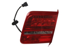 Stop spate Dreapta (partea interioara, LED) potrivit AUDI A8 D3 2002-2010
