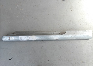 Prag auto stanga potrivit VW GOLF 5 2D 2003-2009