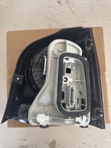 Stop tripla lampa spate stanga potrivit VW POLO HATCHBACK 2005-2009 - (interior, Semnalizator alb, culoare sticla: rosu) - Img 5