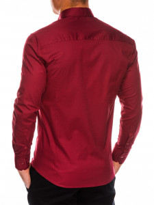 Класическа тънка риза със Slim fit кройка, класическа яка, дълъг ръкав и закопчаване отпред. Перфектна както за ежедневието, така и за по-официални случаи.