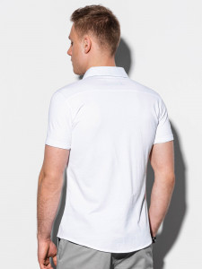 Мъжка slim fit риза с къса мека яка и къс ръкав. Моделът е произведен от интересна материя наподобяваща тениска от 100% памук. Комбинацията от мек плат, къс ръкав и стилна риза прави модел K541 предпочитан от мъже, чиято работа ги задължава да носят риза 